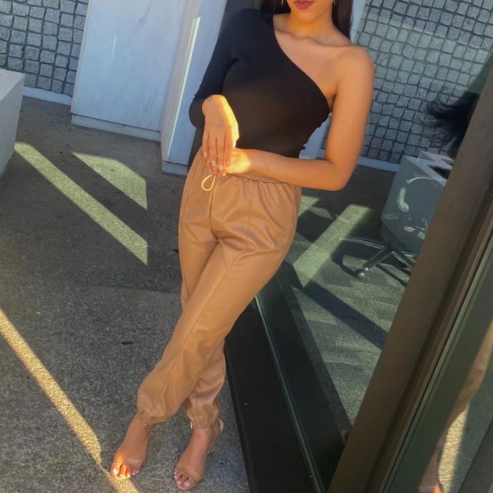 Tan / brown faux leather pants elastic ankle joggers - with elastic waistband - Picture 7 of 9